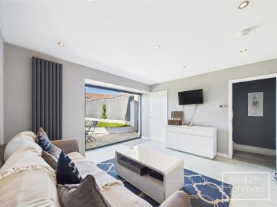 Merthyr Road, Pontypridd - Living Room