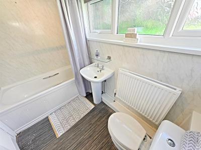Glynmynach Street, Ynysybwl, Pontypridd - Bathroom