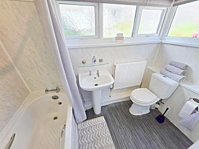 Glynmynach Street, Ynysybwl, Pontypridd - Bathroom