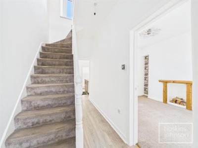 Glynmynach Street, Ynysybwl, Pontypridd - Entrance Hall