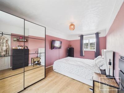 Dyffryn Avenue, Rhydyfelin, Pontypridd - Bedroom 1