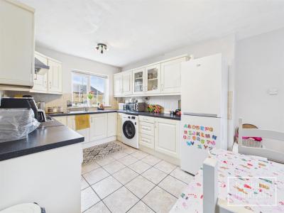 Dyffryn Avenue, Rhydyfelin, Pontypridd - Kitchen/Diner