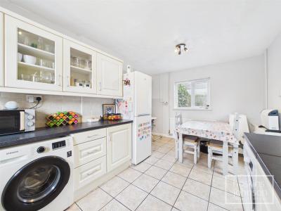 Dyffryn Avenue, Rhydyfelin, Pontypridd - Kitchen/Diner
