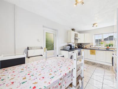 Dyffryn Avenue, Rhydyfelin, Pontypridd - Kitchen/Diner