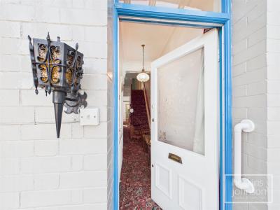Lanelay Crescent, Maesycoed, Pontypridd - Hallway
