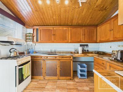 Lanelay Crescent, Maesycoed, Pontypridd - Kitchen