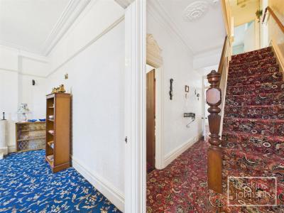 Lanelay Crescent, Maesycoed, Pontypridd - Hallway