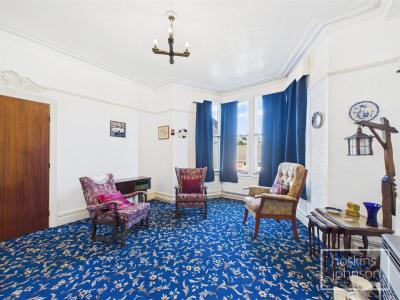 Lanelay Crescent, Maesycoed, Pontypridd - Lounge