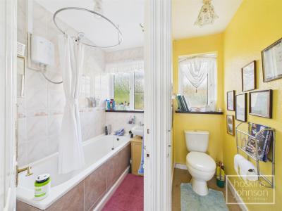 Mayfield Road, Graigwen Pontypridd - Bathroom