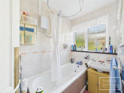 Mayfield Road, Graigwen Pontypridd - Bathroom