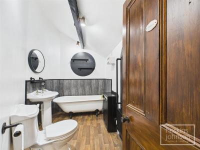 Troedrhiw-Trwyn, Pontypridd - Bathroom