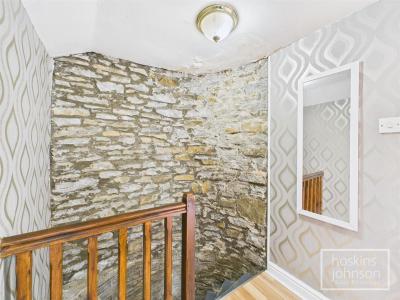 Troedrhiw-Trwyn, Pontypridd - First Floor Landing