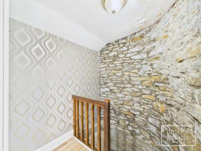 Troedrhiw-Trwyn, Pontypridd - First Floor Landing