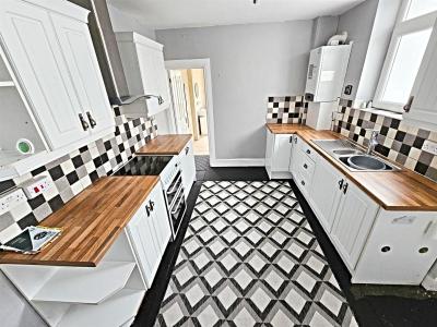 Church Street, Ynysybwl, Pontypridd - Kitchen