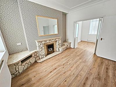 Church Street, Ynysybwl, Pontypridd - Living room