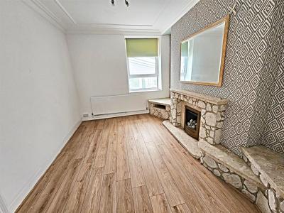 Church Street, Ynysybwl, Pontypridd - Living room