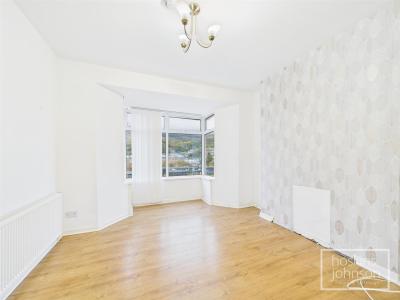 Pleasant View, Troedyrhiw, Merthyr Tydfil - Lounge
