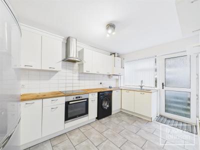 Pleasant View, Troedyrhiw, Merthyr Tydfil - Kitchen