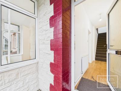 Pleasant View, Troedyrhiw, Merthyr Tydfil - Entrance Hall