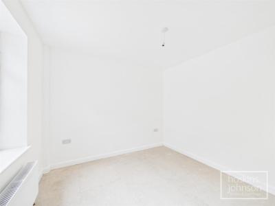 Heath Crescent, Graigwen, Pontypridd - Bedroom 2
