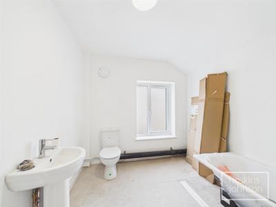 Heath Crescent, Graigwen, Pontypridd - Bathroom