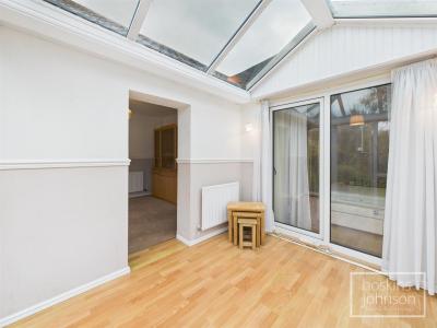 Queens Drive, Crown Hill, Llantwit Fardre - Sun room