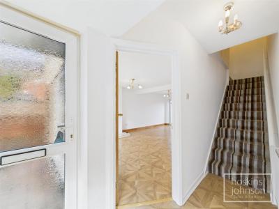 Lan Close, Graigwen, Pontypridd - Entrance Hall