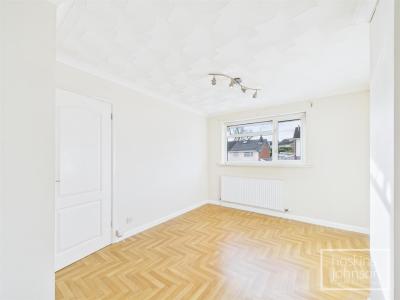 Lan Close, Graigwen, Pontypridd - Bedroom 1