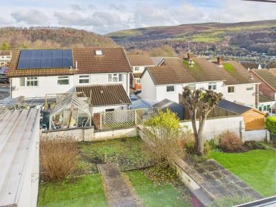 Lan Close, Graigwen, Pontypridd - Outside