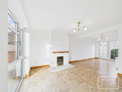 Lan Close, Graigwen, Pontypridd - Lounge