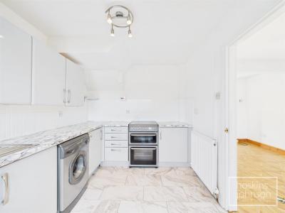 Lan Close, Graigwen, Pontypridd - Kitchen