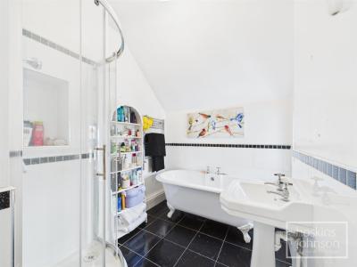 Llantwit Rd, Treforest - Bathroom