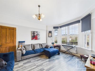 Llantwit Rd, Treforest - Living Room