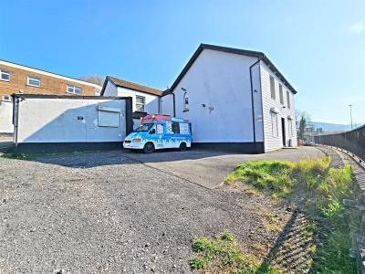 Coedpenmaen Close, Pontypridd - Outside