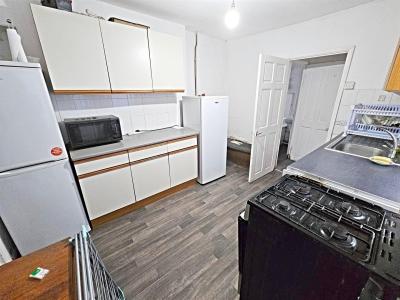 Queen Street, Pontypridd - Kitchen