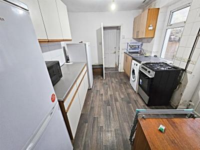 Queen Street, Pontypridd - Kitchen