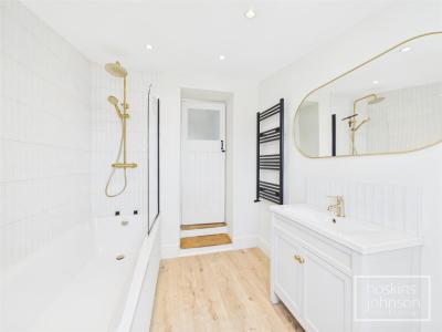 Phillip Street, Pontypridd - Bathroom