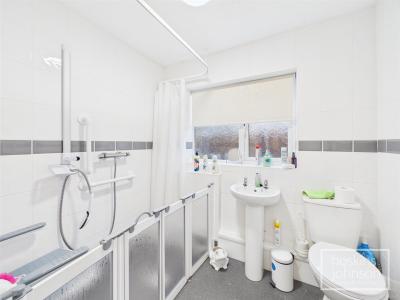 Coed Isaf Road, Maesycoed, Pontypridd - Shower/Wet Room
