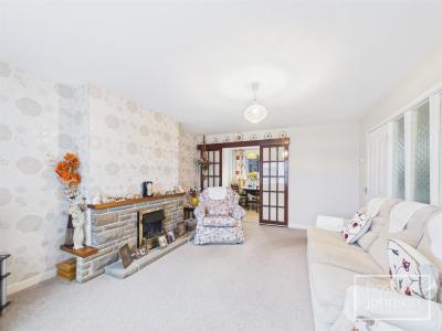 Coed Isaf Road, Maesycoed, Pontypridd - Living Room