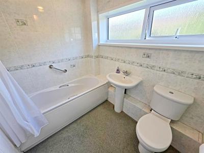 Milford Close, Tonteg, Pontypridd - Bathroom