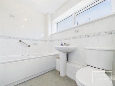 Milford Close, Tonteg, Pontypridd - Bathroom