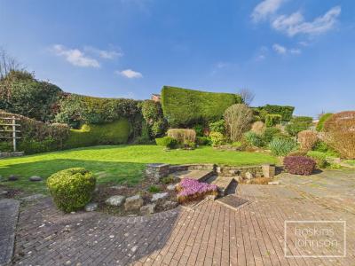 Milford Close, Tonteg, Pontypridd - Outside