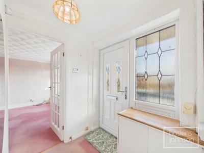 Milford Close, Tonteg, Pontypridd - Entrance Hall