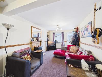 Main Road, Tonteg, Pontypridd - Living Room