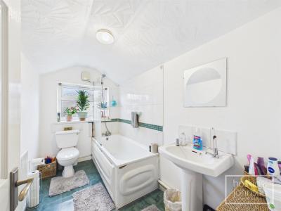 Main Road, Tonteg, Pontypridd - Bathroom