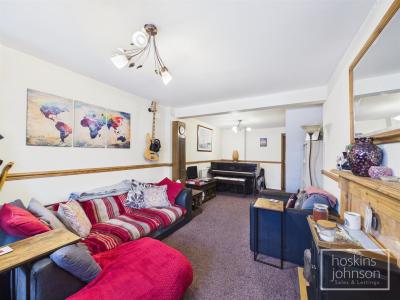 Main Road, Tonteg, Pontypridd - Living Room