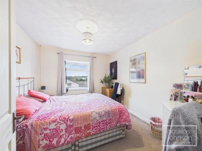 Main Road, Tonteg, Pontypridd - Bedroom 1