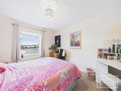 Main Road, Tonteg, Pontypridd - Bedroom 1