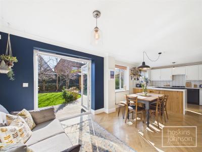Heather Court, Quakers Yard, Treharris - Living/Kitchen/Diner