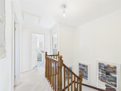 Heather Court, Quakers Yard, Treharris - First Floor Landing